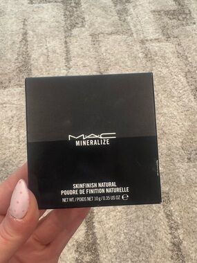 NWT- MAC pressed powder
